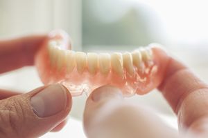 Нейлоновые зубные протезы: гибкие и мягкие