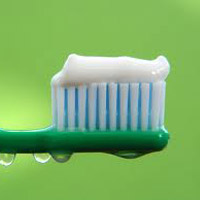 Не ешь меня: 5 причин, почему не стоит глотать зубную пасту