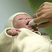 Стоматологический уход за полотью рта новорожденного