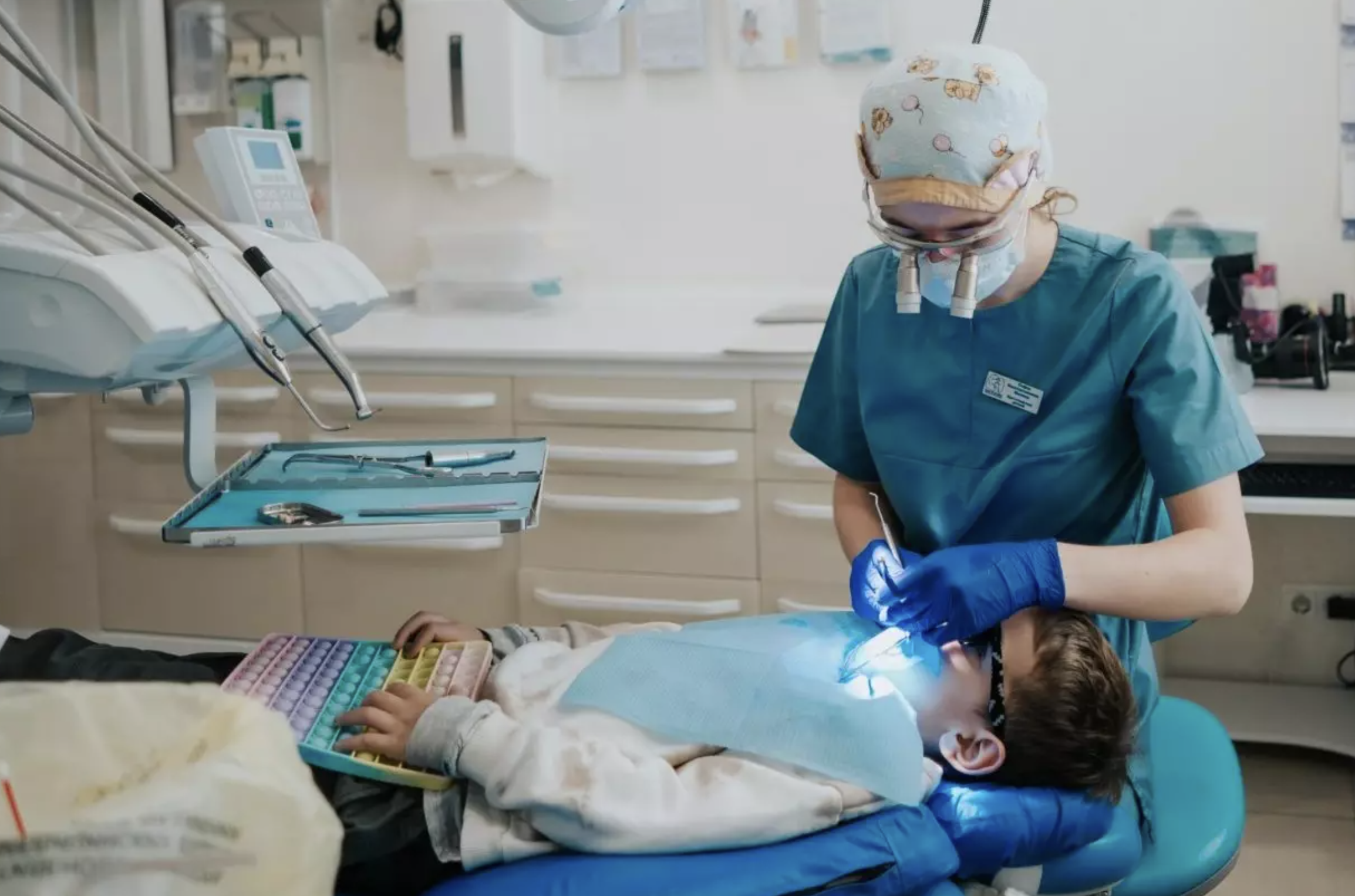 Детская стоматология: работа с детьми в сознании, в ЗАКС и в наркозе