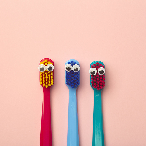 Правила выбора зубной пасты и зубной щетки для детей, техника чистки зубов