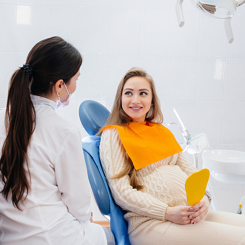 Можно ли делать имплантацию зубов во время беременности