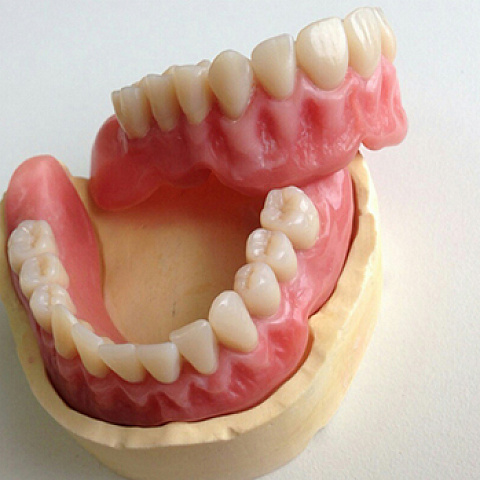 Плохо подогнанные зубные протезы могут спровоцировать развитие рака полости рта